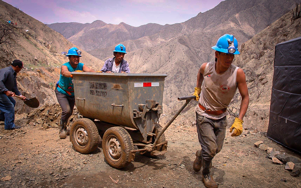 Nueva Ley 32537 amplia formalizacion minera hasta 2026