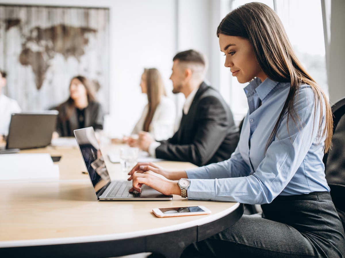Ley 32448 cambia reglas de planillas y beneficios estatales